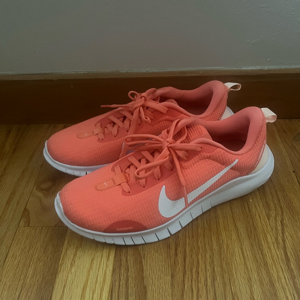 Nike Flex Experience Run 12
Women's Road Running Shoes, Size 7 - Picture 2 of 5